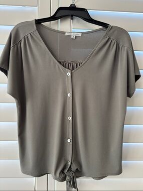 Green Envelope Sage Green Button-Front Tie Hem Top